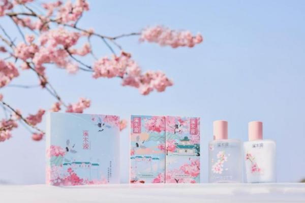 溪木源「武汉樱花」艺术家限定礼盒上新，注入深层焕白力量