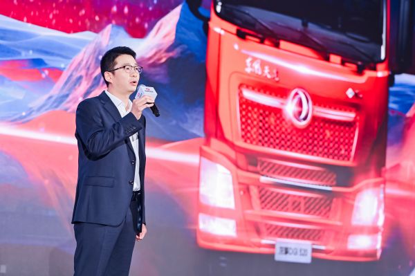  东风天龙KL龙擎3.0燃气新品上市，启动资源市场财富新引擎 