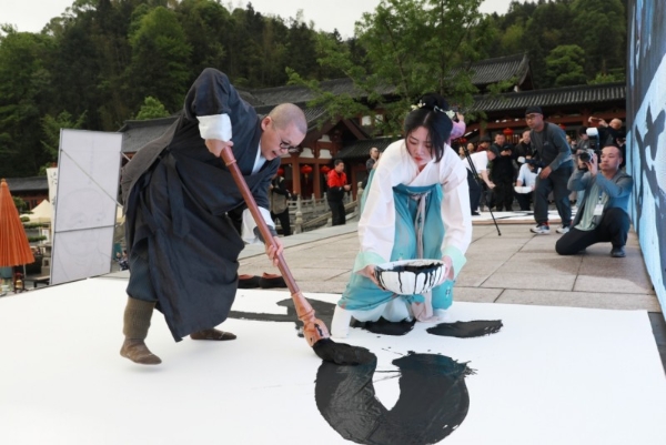 祖庭香云盖  茶禅谱新篇 第二届中日韩茶禅大会在曹山宝积寺举行