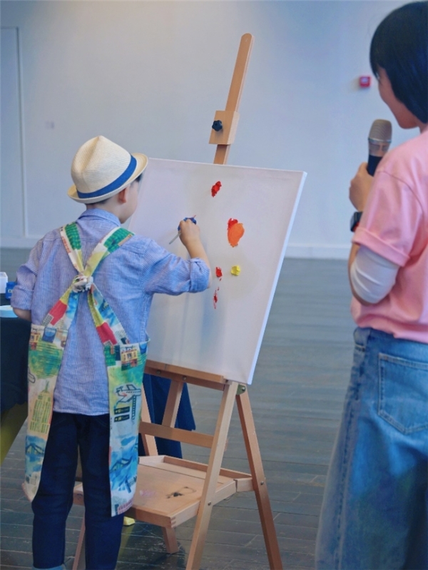 “打”造艺术的魔法：佳能炫飞CP1500携手UCCA Kids，释放孩子心中的艺术家