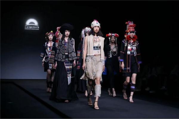 上海工艺美术职业学院亮相中国国际大学生时装周