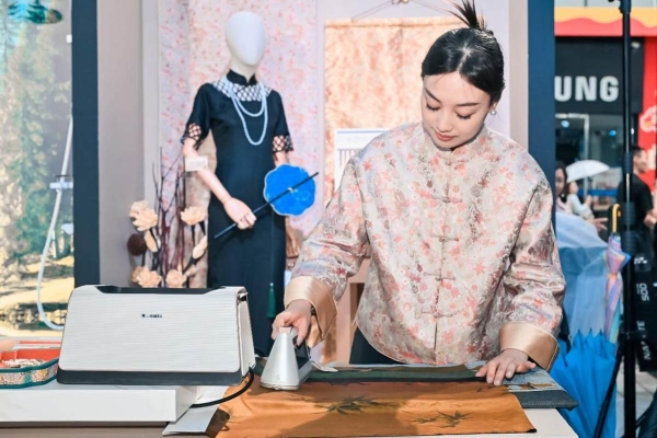 卡萨帝携手中国丝绸协会，打造专业级丝绸护衣体验
