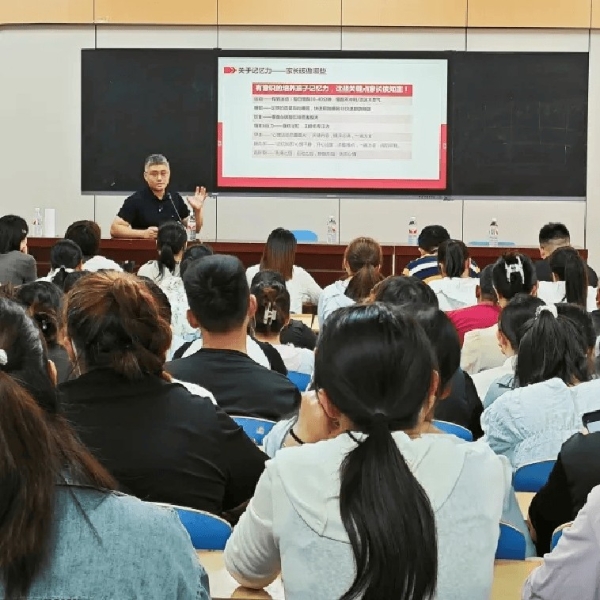 光明日报出版社签约作家窦羿老师，受邀出席枣庄市薛城区第八届书香文化节