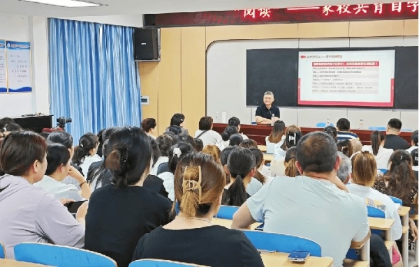 光明日报出版社签约作家窦羿老师，受邀出席枣庄市薛城区第八届书香文化节