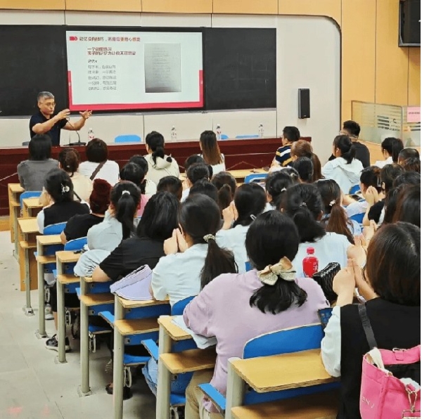 光明日报出版社签约作家窦羿老师，受邀出席枣庄市薛城区第八届书香文化节