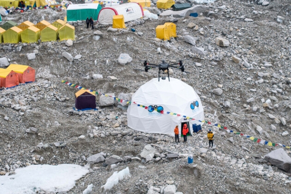 大疆运载无人机珠峰成功测试 高原冰川解锁“低空应用场景” 