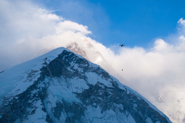 大疆运载无人机珠峰成功测试 高原冰川解锁“低空应用场景” 