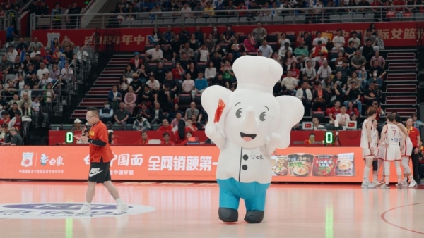 奥运热身赛持续展现拼搏精神，白象激励中国女篮“打一场进一步”