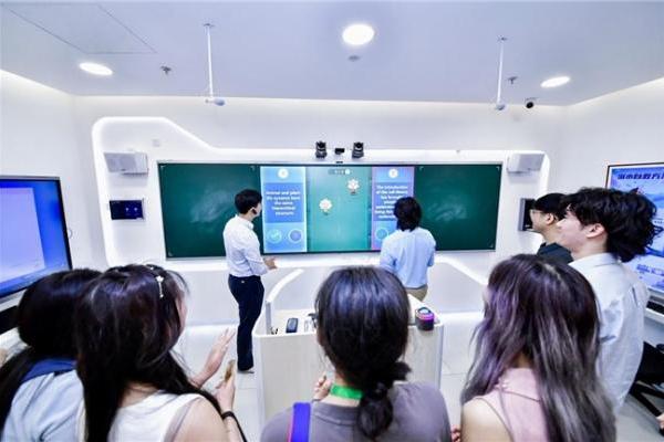 中美青年参访视源股份产业园 美国青年代表点赞智慧教育
