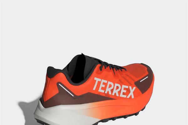  adidas TERREX发布新款越野竞训跑鞋 Agravic 3 大速恒星，竞赛野训，游刃有余