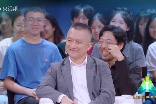 央视AI盛典精彩瞬间：陈宁揭示鹏城智能进化奥秘，深圳打造AI产业新高地