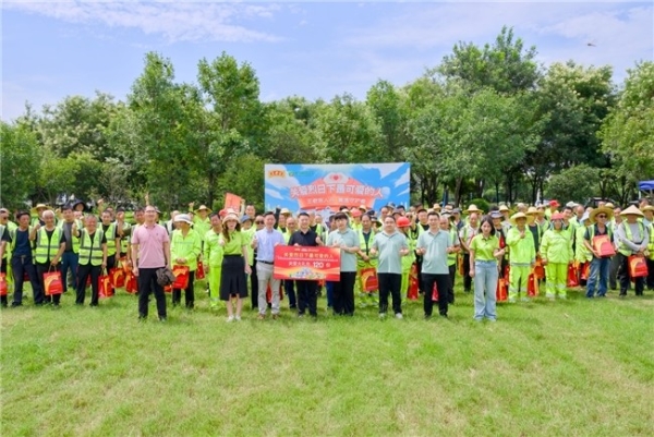  携手怡康医药 王老吉为“烈日下最可爱的人” 撑起防暑降温“清凉伞”