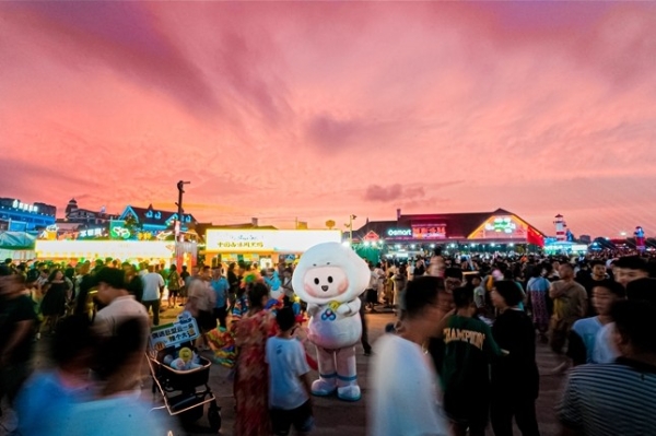 让城市更City 百度网盘云一朵登陆青岛啤酒节 打造跨界文旅新模式