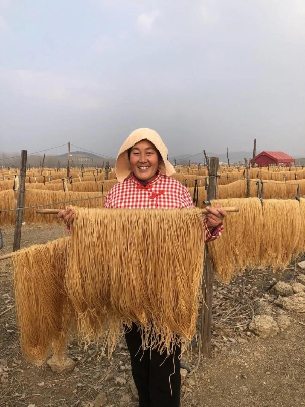 朗诵土味“诗歌”圈粉40万，50岁的她在抖音开启人生下半场