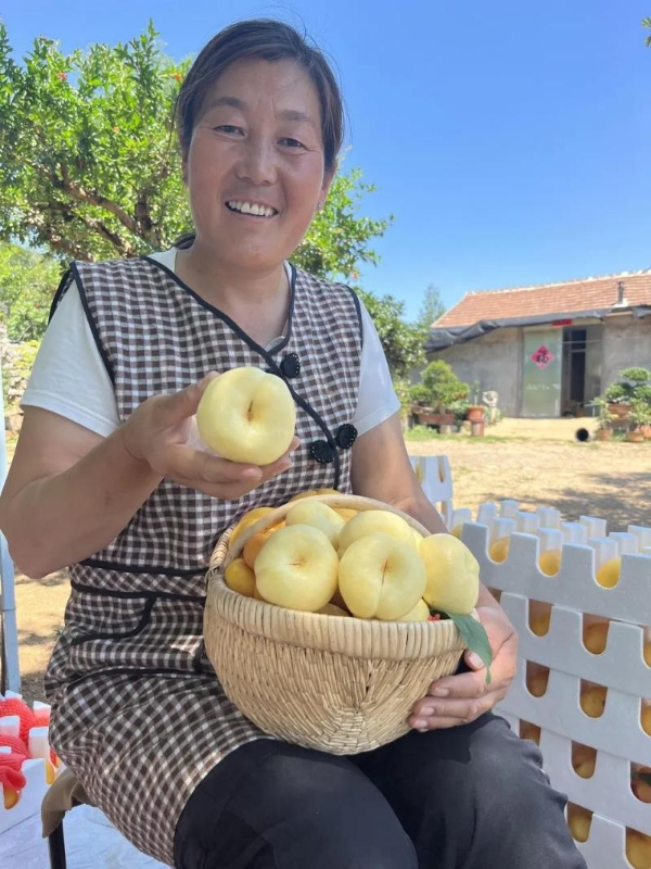 朗诵土味“诗歌”圈粉40万，50岁的她在抖音开启人生下半场