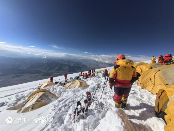  7546米！中国第一支青少年登山队-游美青少年登山队登顶慕士塔格峰