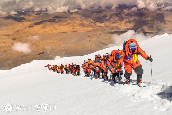  7546米！中国第一支青少年登山队-游美青少年登山队登顶慕士塔格峰