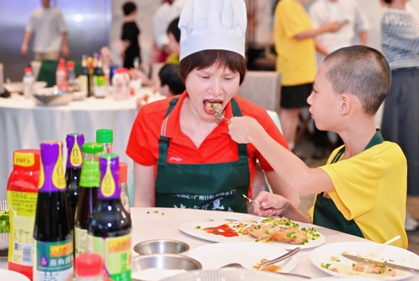 锦锦有味！李锦记夏日青少年烹饪教育课堂来袭