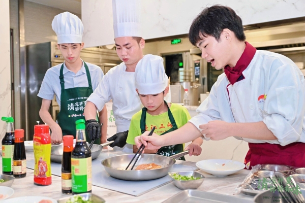 锦锦有味！李锦记夏日青少年烹饪教育课堂来袭