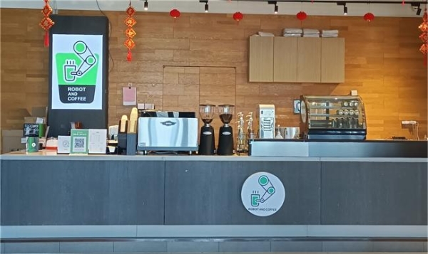 艺龙酒店科技携手 ROBOT AND COFFEE,以 “无人化咖啡”开启“酒店+咖啡“新“钱”景