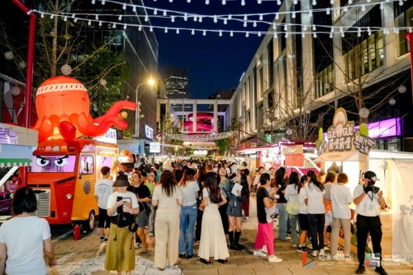 前滩公园巷开街：浦东再添消费新热点，“温暖街巷”重塑15分钟生活圈