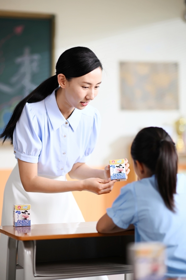 “小学生饮奶与健康评估”出炉，蒙牛学生奶献礼开学季