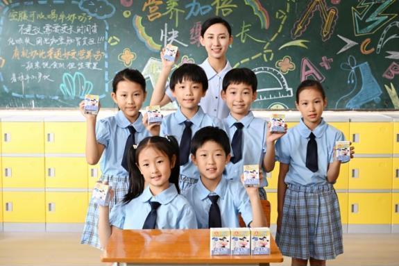 世界学生奶日|蒙牛学生奶筑牢青少年营养健康防护网