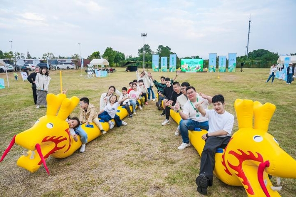 目立康“户外2小时”视觉周，守护儿童青少年清晰视野 