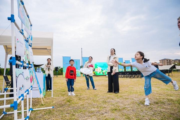 目立康“户外2小时”视觉周，守护儿童青少年清晰视野 