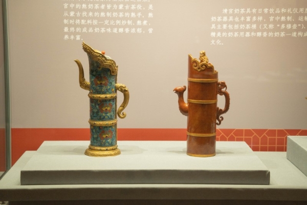 “故宫·茶世界”展览诞生的“故宫茶鸡家族” 抱团出圈，悄然走红网络