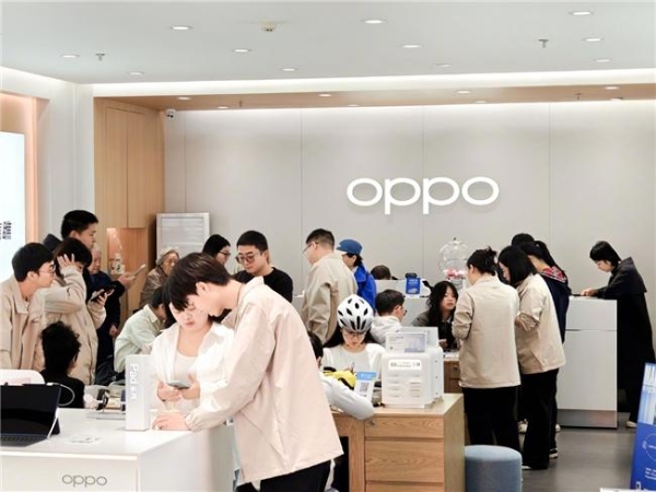 掀起抢购热潮！OPPO Find X8系列4199元起开售，门店人气飙升