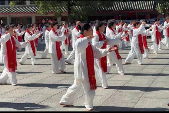 “孝满京城 德润人心”第三十七届北京八大处重阳游山会隆重开幕