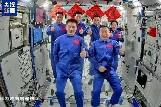 热烈祝贺神舟十九号发射成功！宜品乳业相伴中国航天，与梦同航！