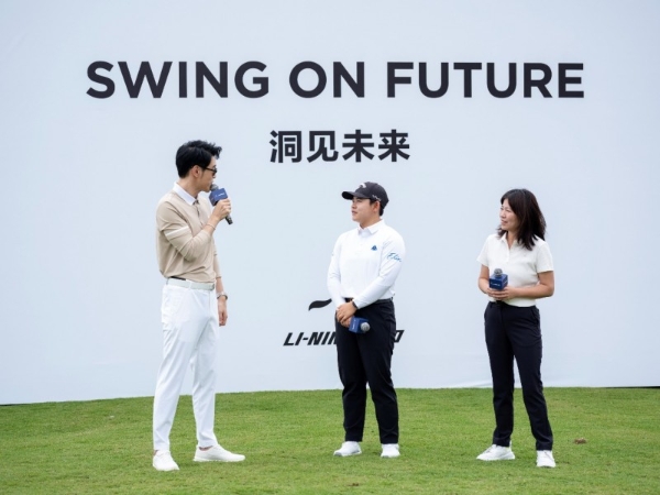  SWING ON FUTURE 洞见未来 2025春夏系列发布活动