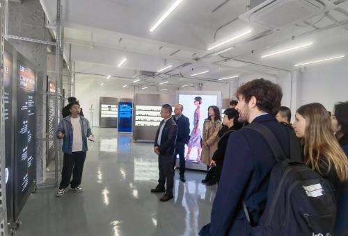 企业龙岗行 展示龙岗眼镜产业新风采