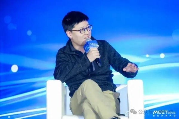 李开复周志华纵论AI大模型，万字梳理MEET'25大咖激辩，320万观众同见证