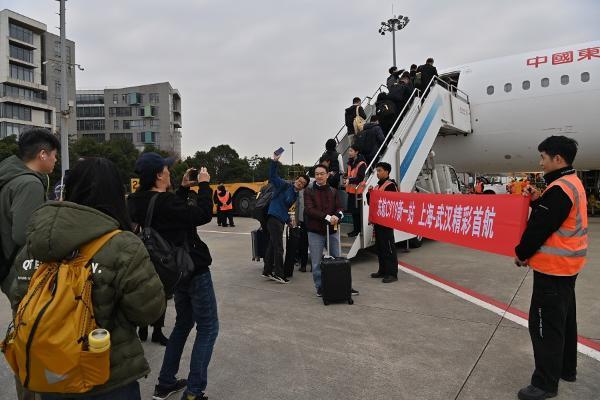  东航C919执飞“上海—武汉”空中快线