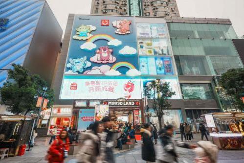 MINISO LAND成都壹号店开业，携手代言人陈飞宇见证品牌焕新