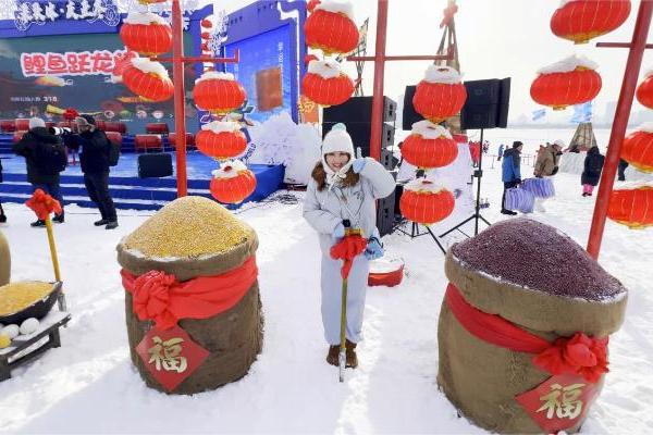  张亮麻辣烫亮相哈尔滨采冰节美食集，热辣美味燃冬暖身！