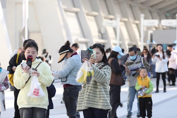 直击现场！星纪世界·南湖乐园启动内部运营测试，上千名受邀者入园“尝鲜”