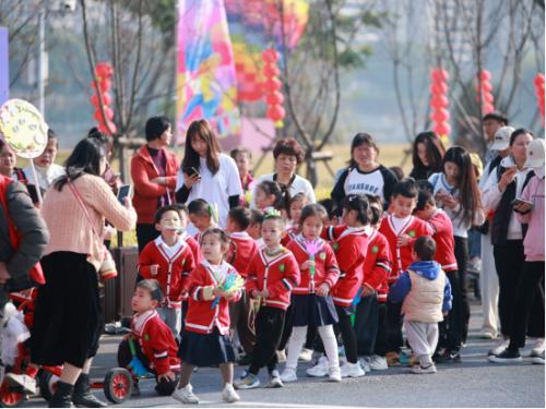 漳州龙江岁月园区盛大开幕，城市乐跑、音乐会、无人机秀带来浪漫体验