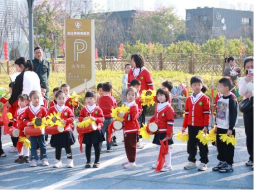 漳州龙江岁月园区盛大开幕，城市乐跑、音乐会、无人机秀带来浪漫体验