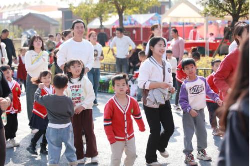 漳州龙江岁月园区盛大开幕，城市乐跑、音乐会、无人机秀带来浪漫体验