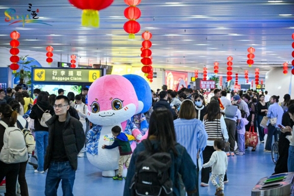 “在三亚就要上抖音”解锁三亚蛇年春节新玩法 线上线下尽享三亚节日盛宴，温暖中国年