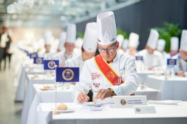 “食”力出圈，紫燕百味鸡荣获食品界“奥斯卡”顶级美味大奖