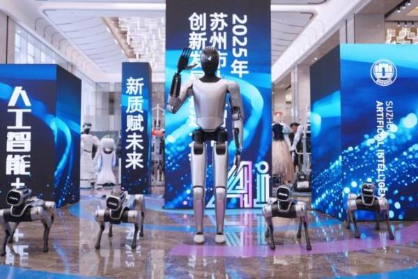 魔法原子MagicBot再度亮相大场面 出任“特邀礼宾员”为中科院院士献聘书