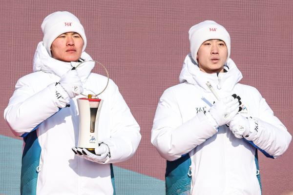 火炬传递点燃亚冬会热雪，361°与万千冰雪爱好者共赴盛会