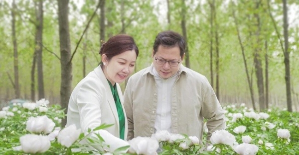 花皙蔻牡丹精华油荣获美丽修行年度精华油大奖，北大夫妇领跑以油养肤赛道