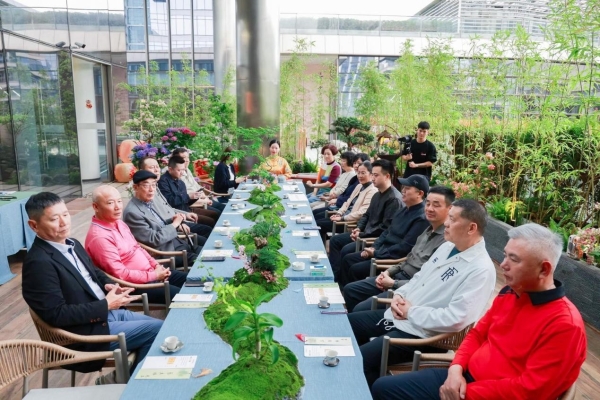  曦瓜「壹号茶会」：以岩骨为笔，续写东方茶道的当代注解