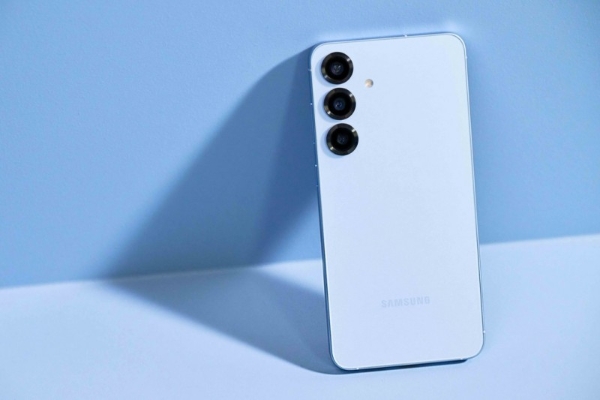 轻巧机身 旗舰性能 三星Galaxy S25春日出行新搭档